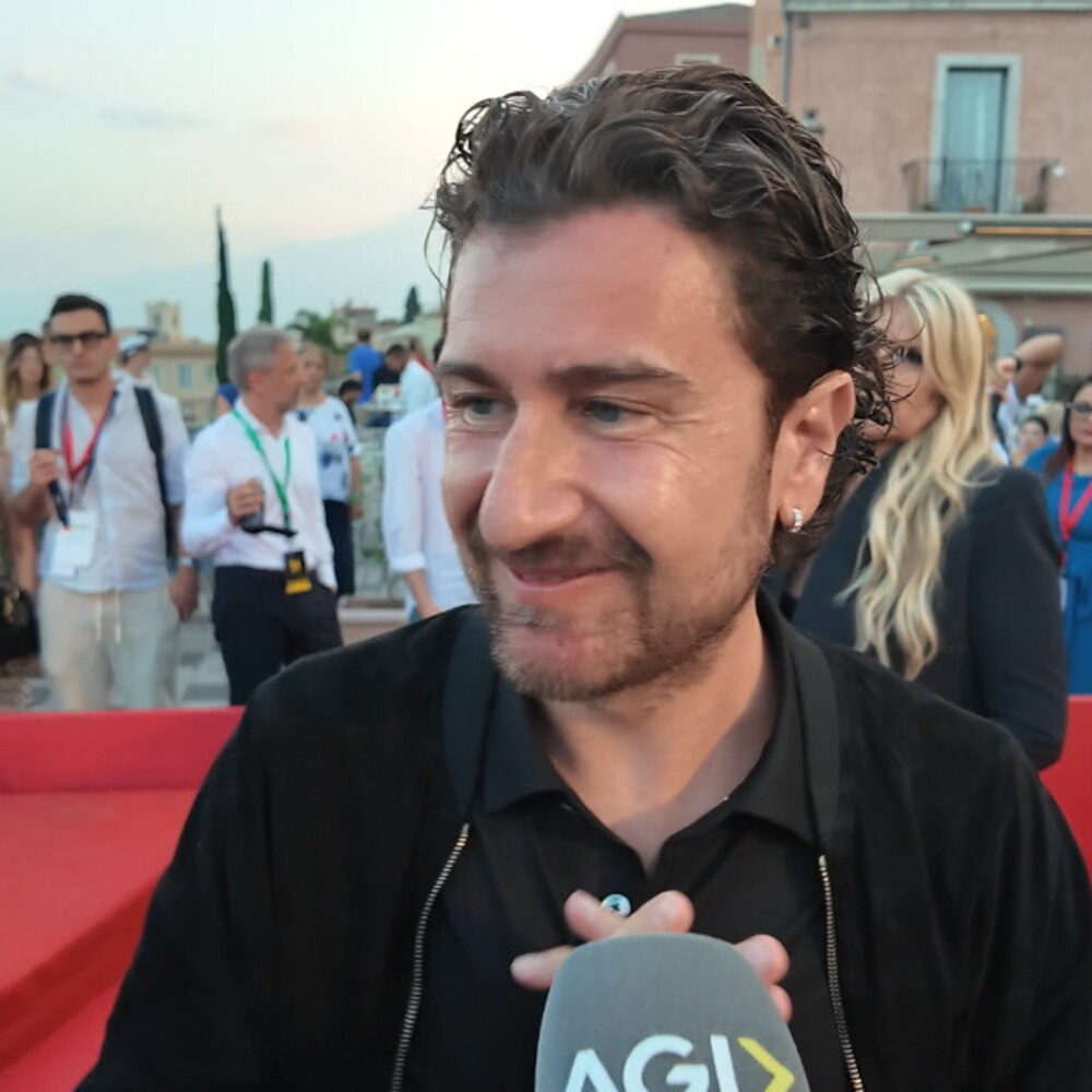 Siani star a Taormina: “Sto facendo Bentornati al Sud”. Panariello sogna Renato Zero a Sanremo
