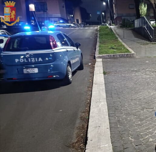 Il marito l'accoltella, lei lo uccide, tragedia a Napoli