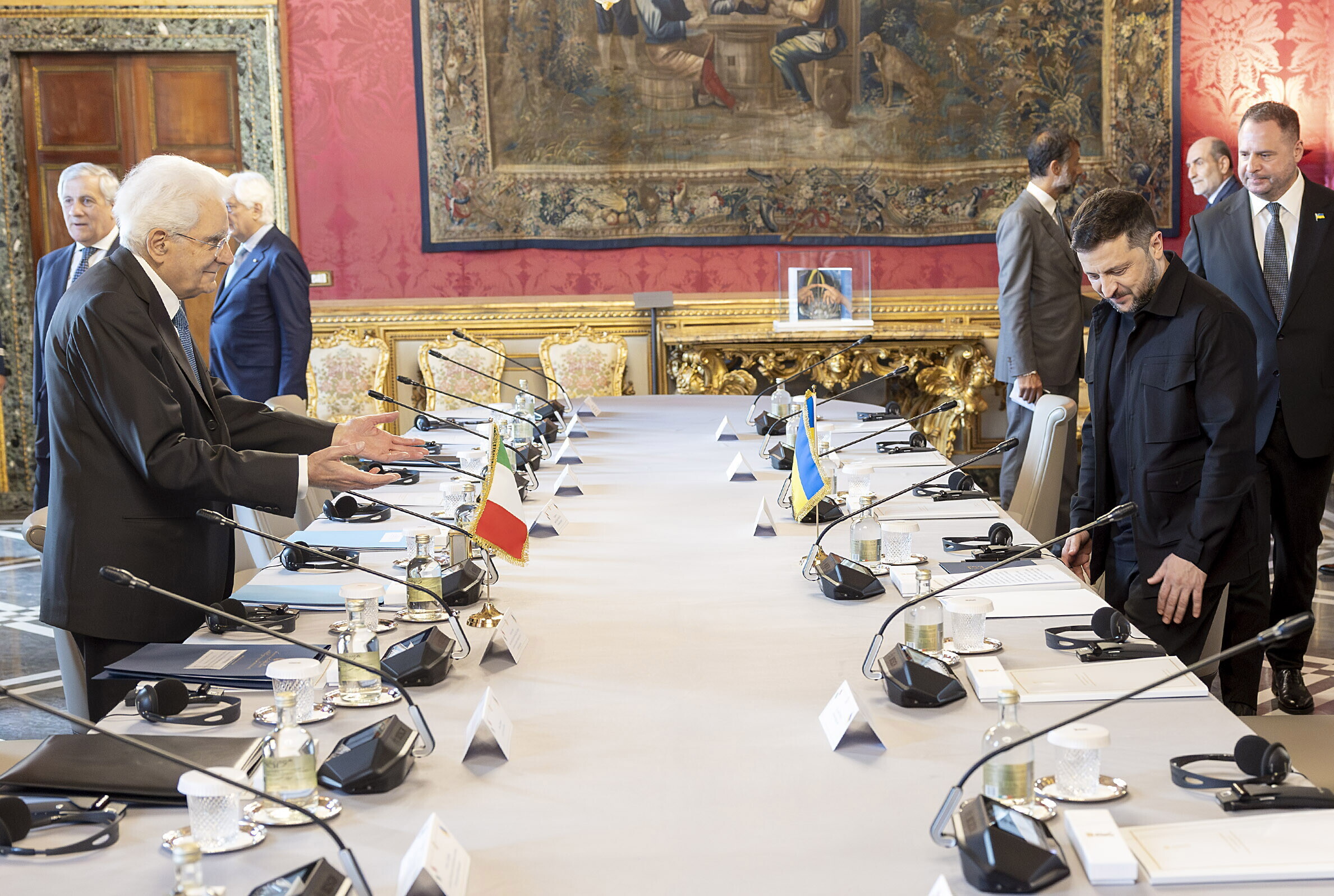 Mattarella: "È cruciale far capire che Kiev non è sola"
