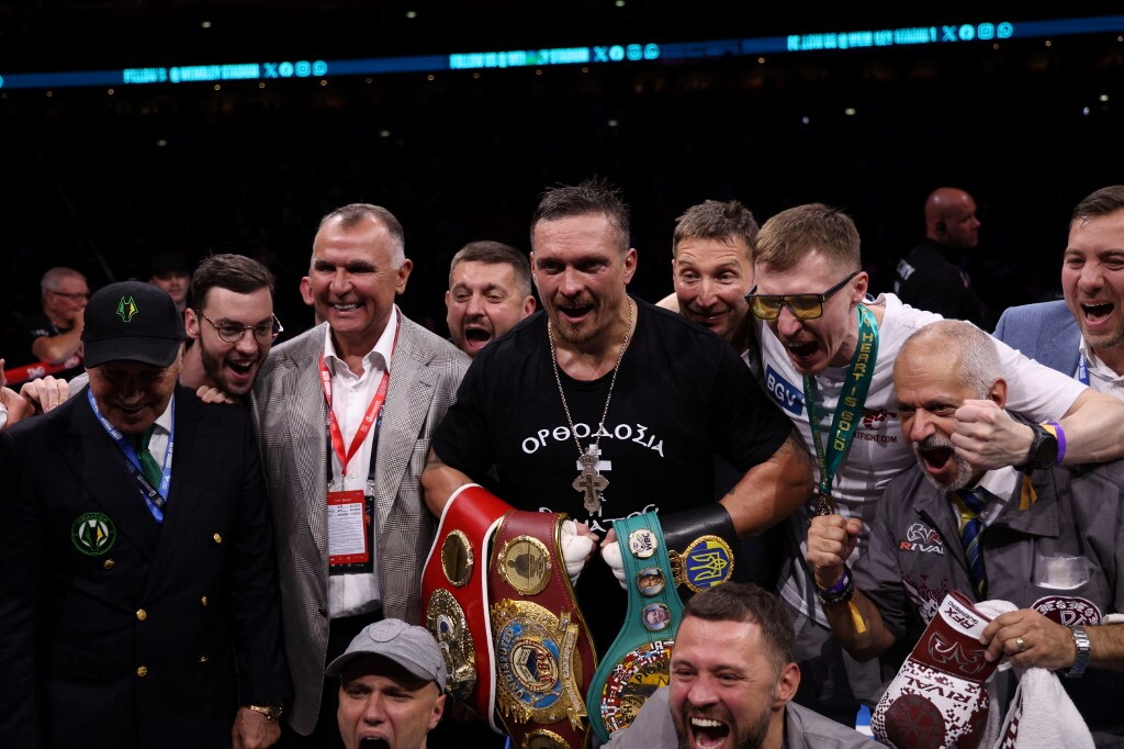 Boxe, l'ucraino Usyk stende Dubois. È campione del mondo