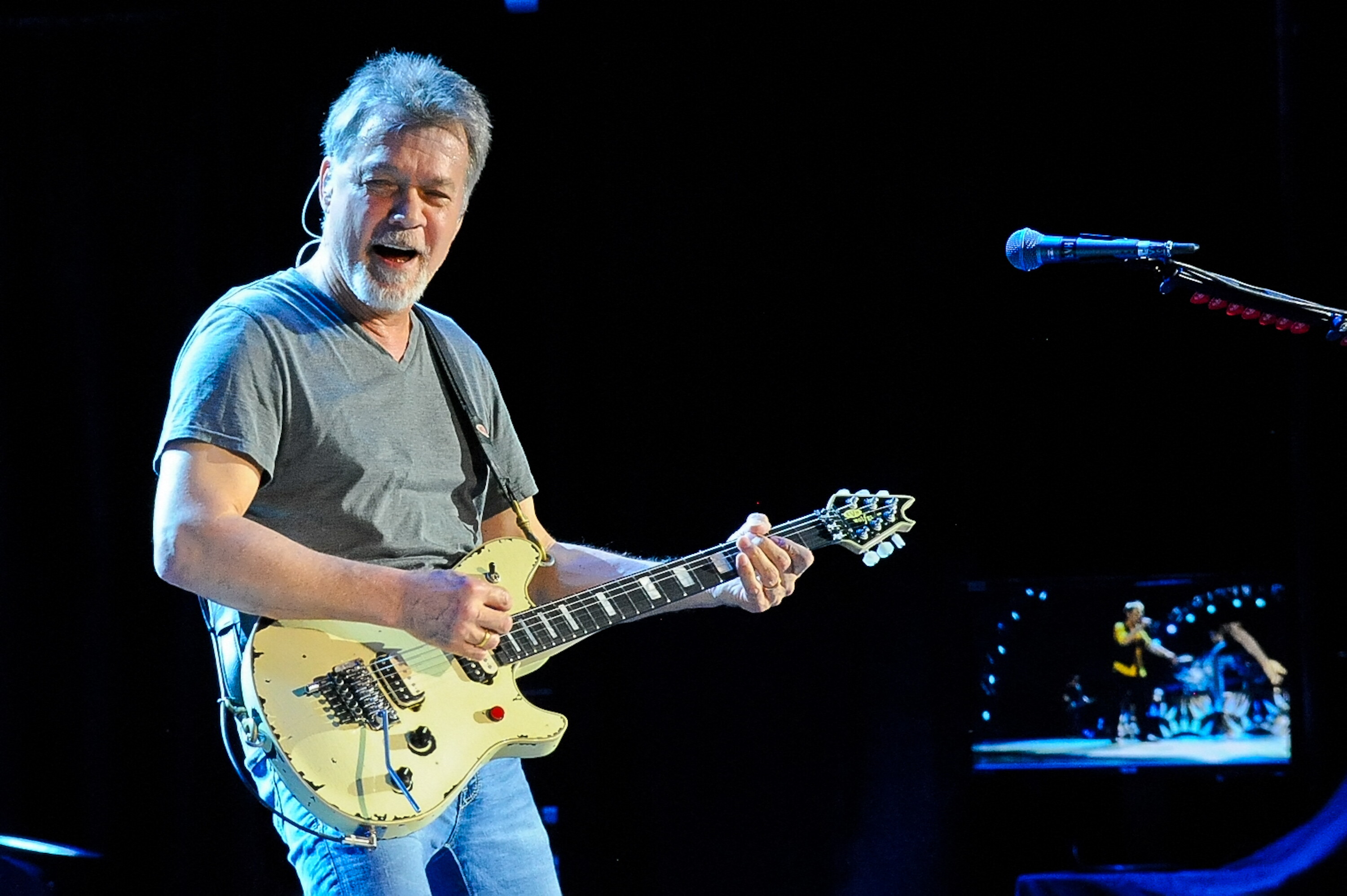 La mitica chitarra "Kramer" di Eddie Van Halen all'asta