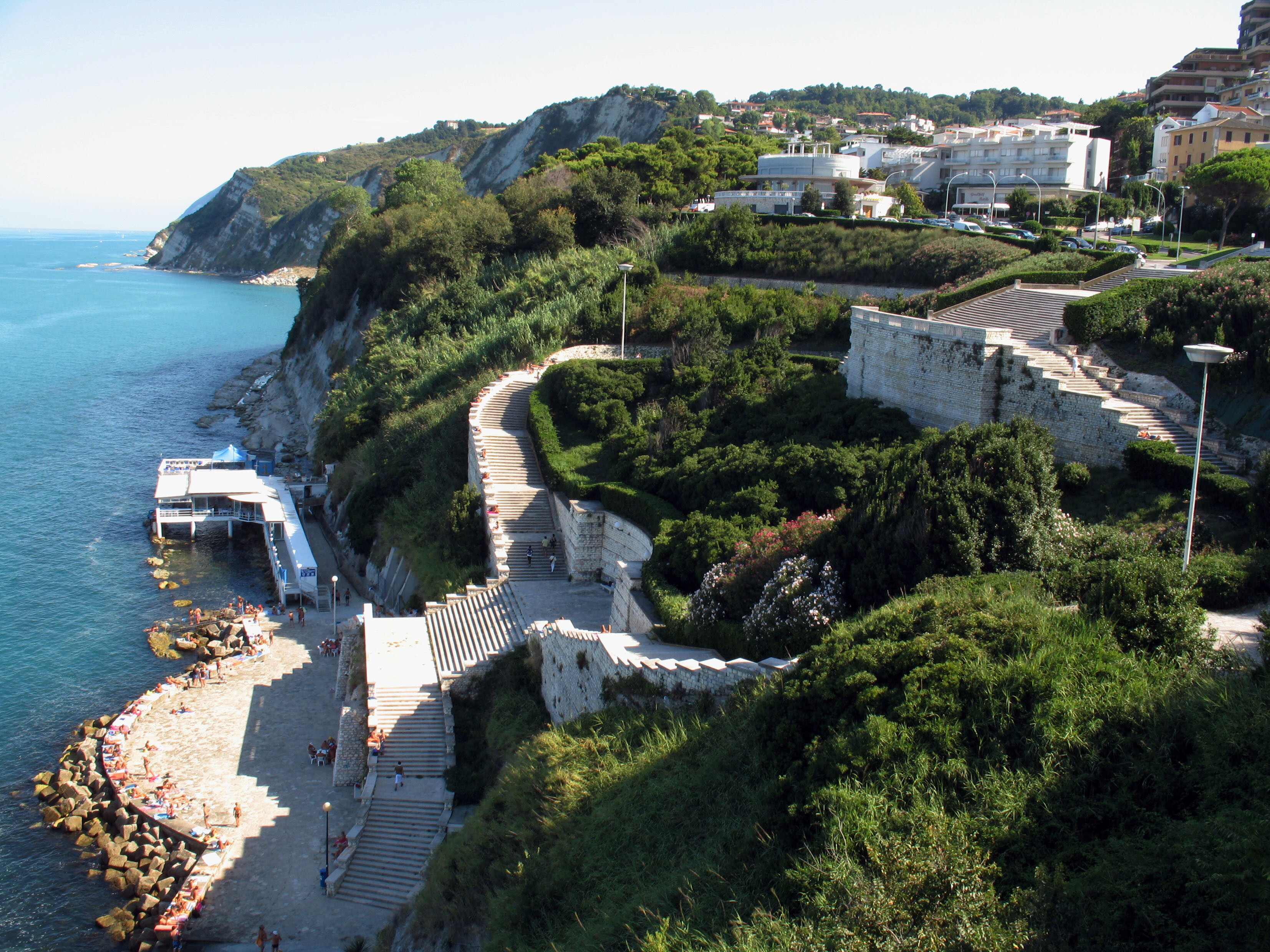 Ancona, la città dove il sole sorge e tramonta sul mare