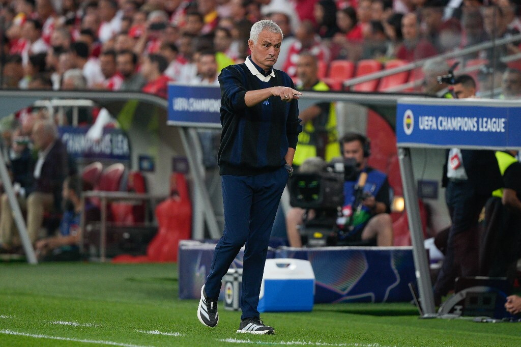 Crociate, tirate di naso e flop, Mourinho saluta il Bosforo