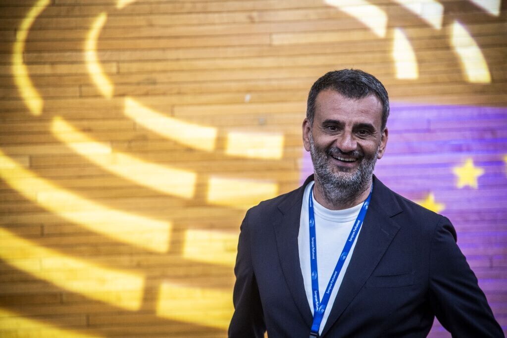 Dopo il passo indietro di Emiliano, Decaro entra in partita in Puglia