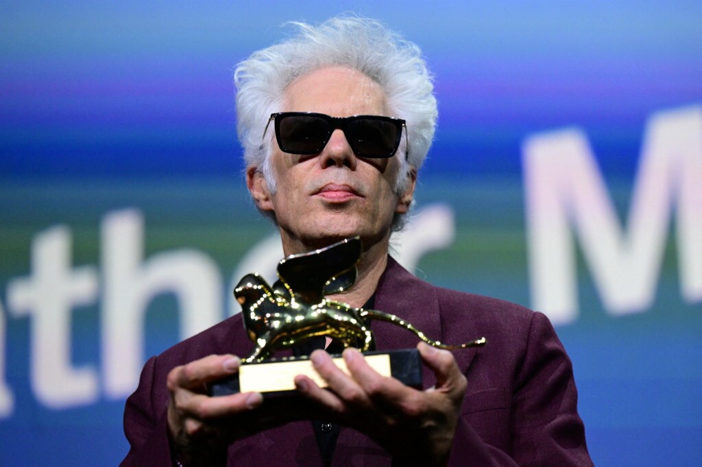 Il Leone d'Oro a "Father Mother Sister Brother" di Jim Jarmusch. A Toni Servillo la Coppa ...