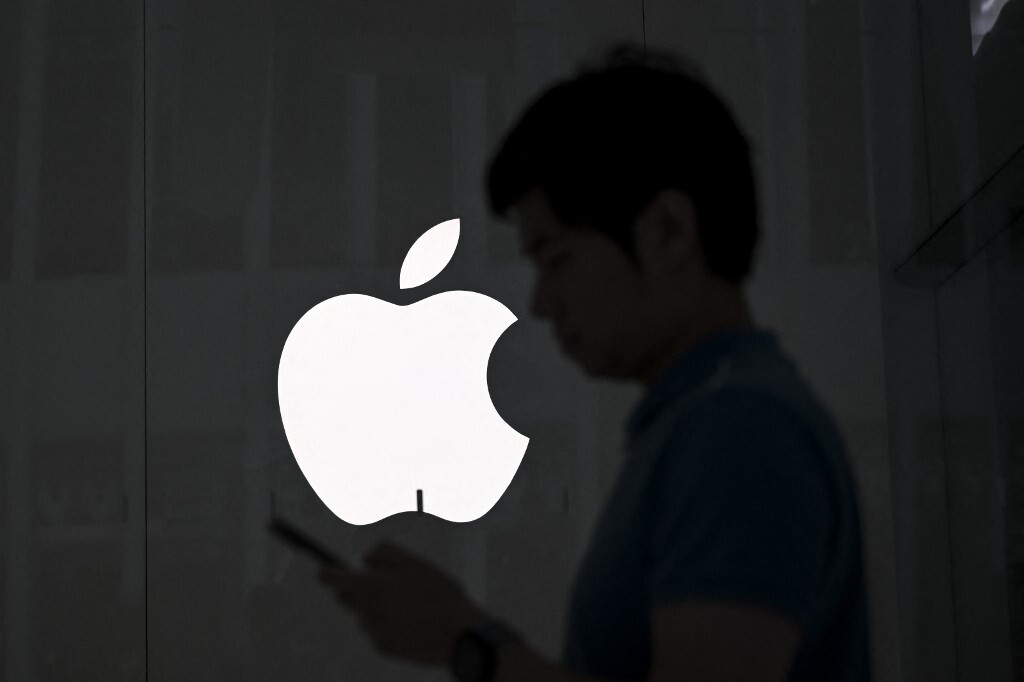 Apple, con l'IPhone 17 addio alle sim e batterie più capienti