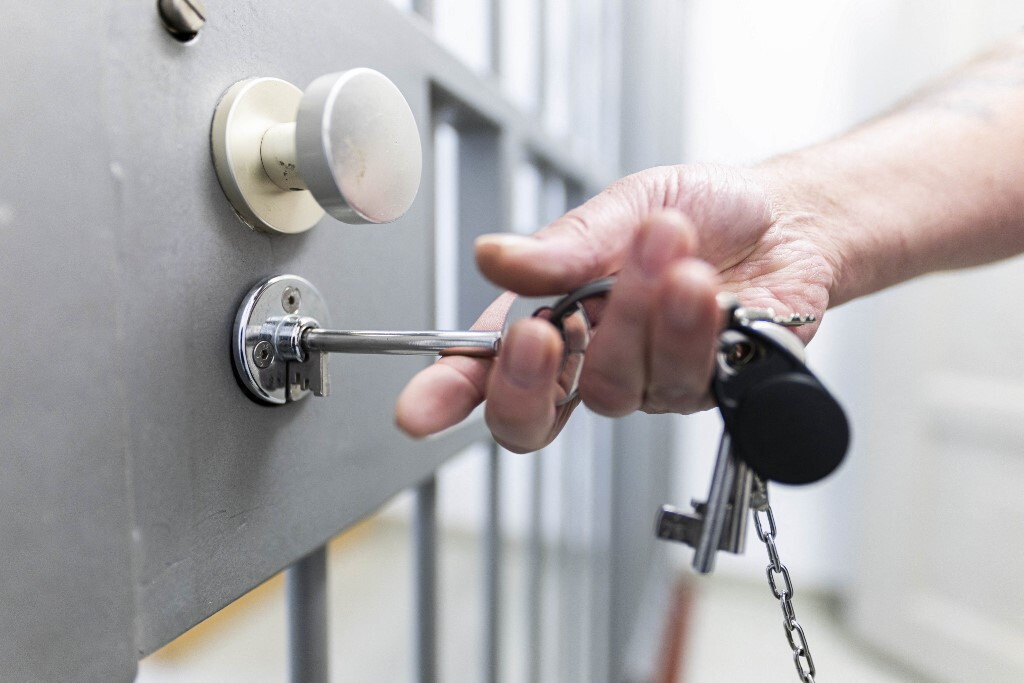 Il carcere di Monza è un inferno. Vita durissima per detenuti e poliziotti