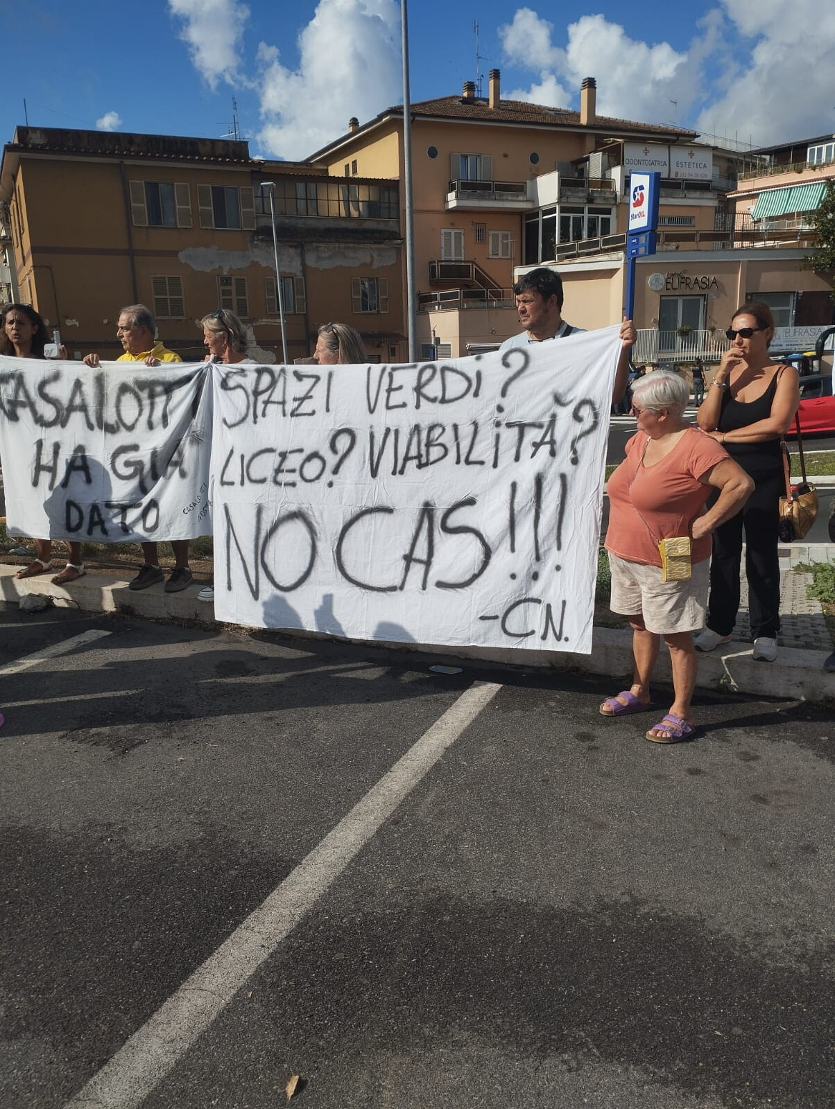 Casalotti contro i migranti, proteste a Roma per il nuovo centro di accoglienza