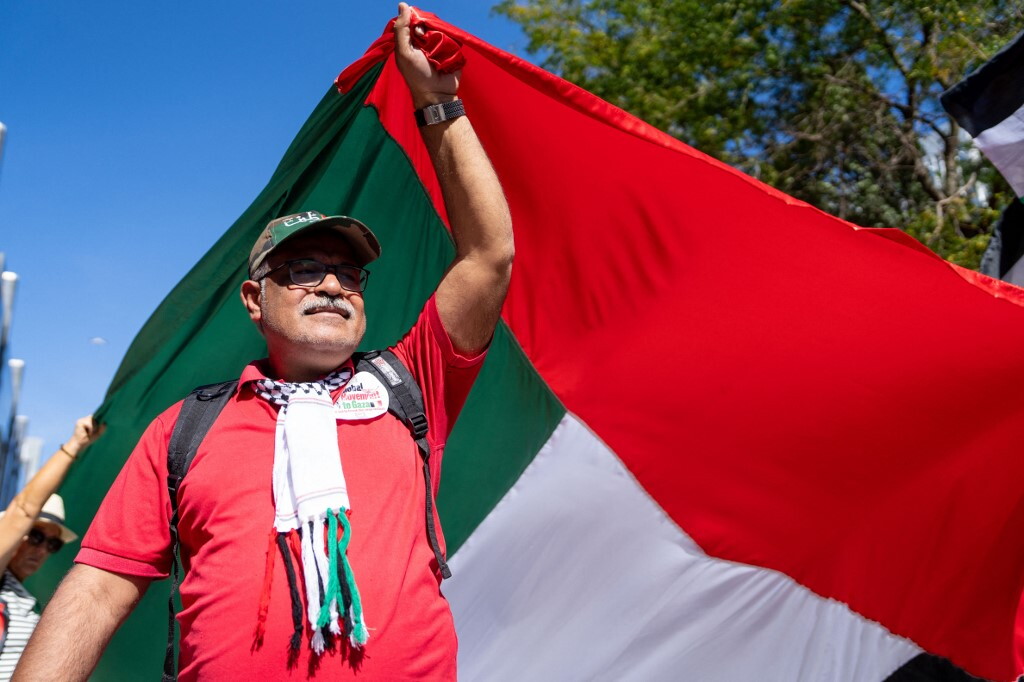 "State con Hamas". "No, siamo per la pace". Tensione a iniziativa filo-palestinese a Palermo [VIDEO]