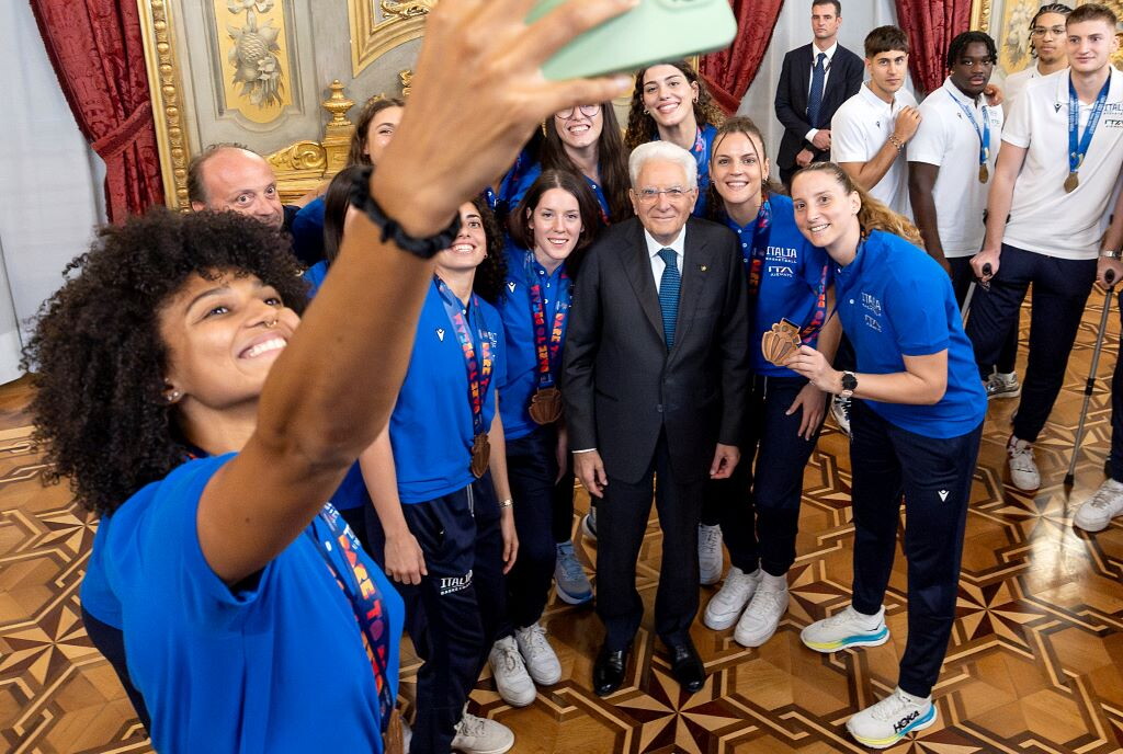 Mattarella riceve la nazionale femminile di Basket: "Il vostro un Bronzo che vale Oro"