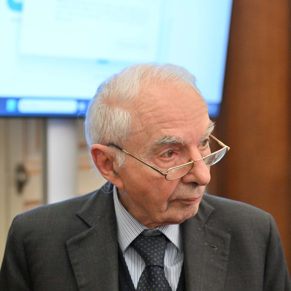 https://images.agi.it/pictures/agi/agi/2025/09/18/200453123-e5ca6d02-7977-49b5-b097-935baffd87ff.jpg