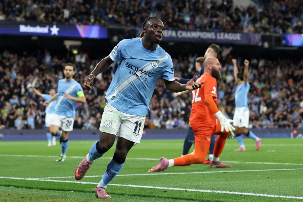 Il Manchester City vince 2-0 contro un Napoli in dieci uomini