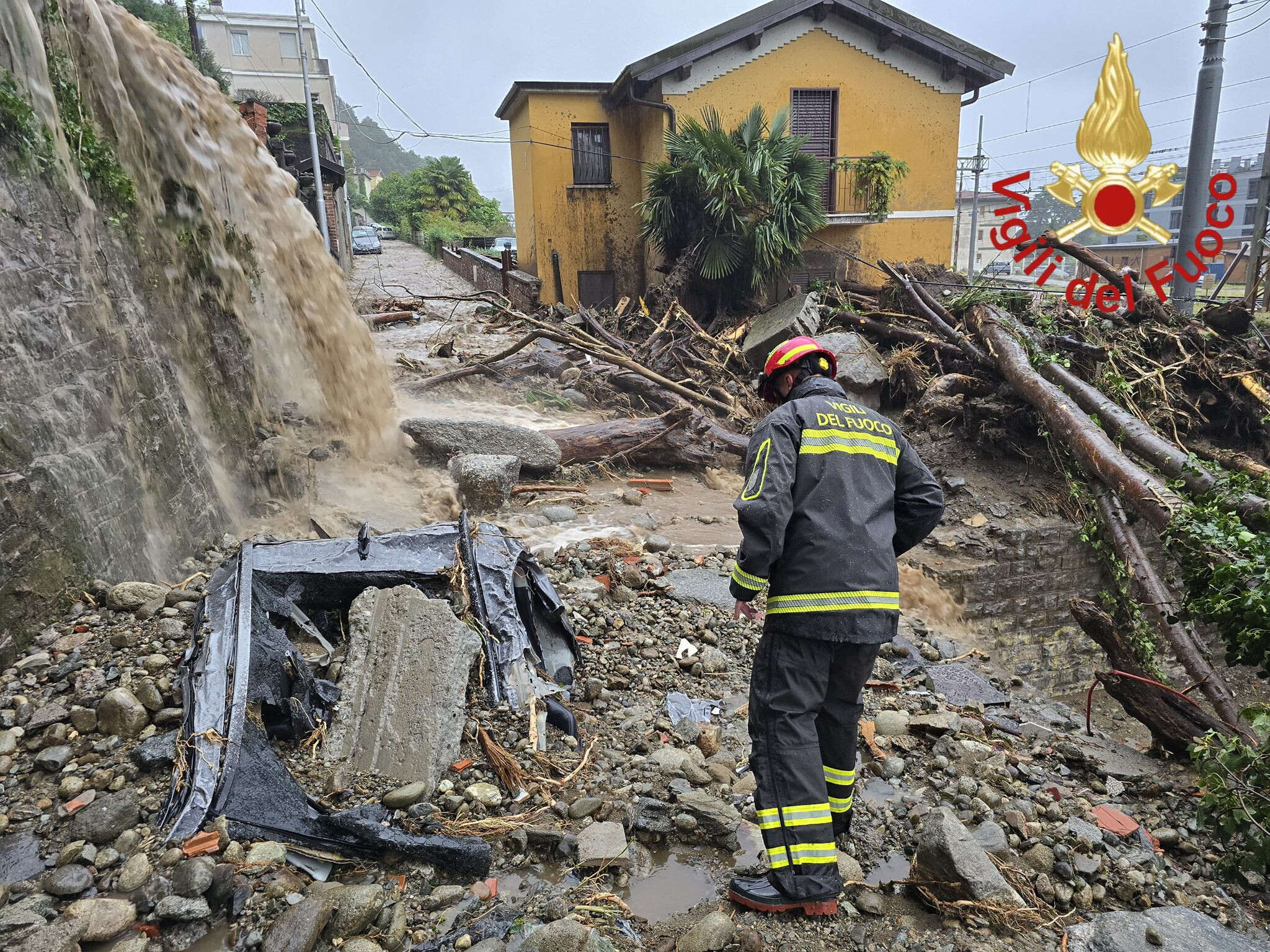Il maltempo sferza il Nord: donna dispersa nell'Alessandrino. Como sott'acqua. Il video de...