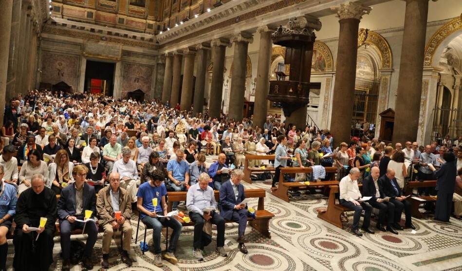 Preghiere e migliaia di candele a Sant'Egidio per la pace a Gaza