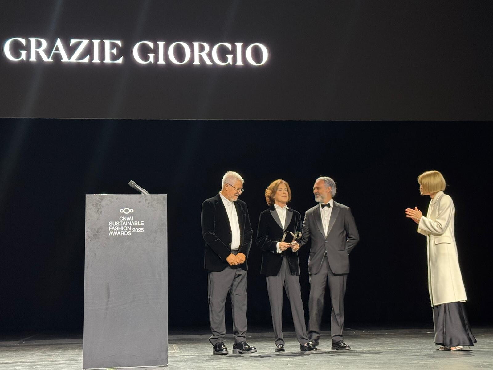Anna Wintour ricorda Giorgio Armani: "Un leone rassicurante"