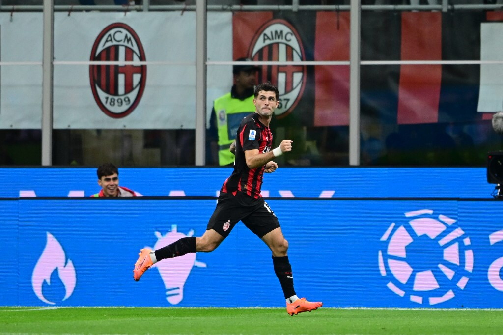 Il Napoli cade a San Siro. Il Milan vince 2-1 e lo raggiunge in testa alla classifica