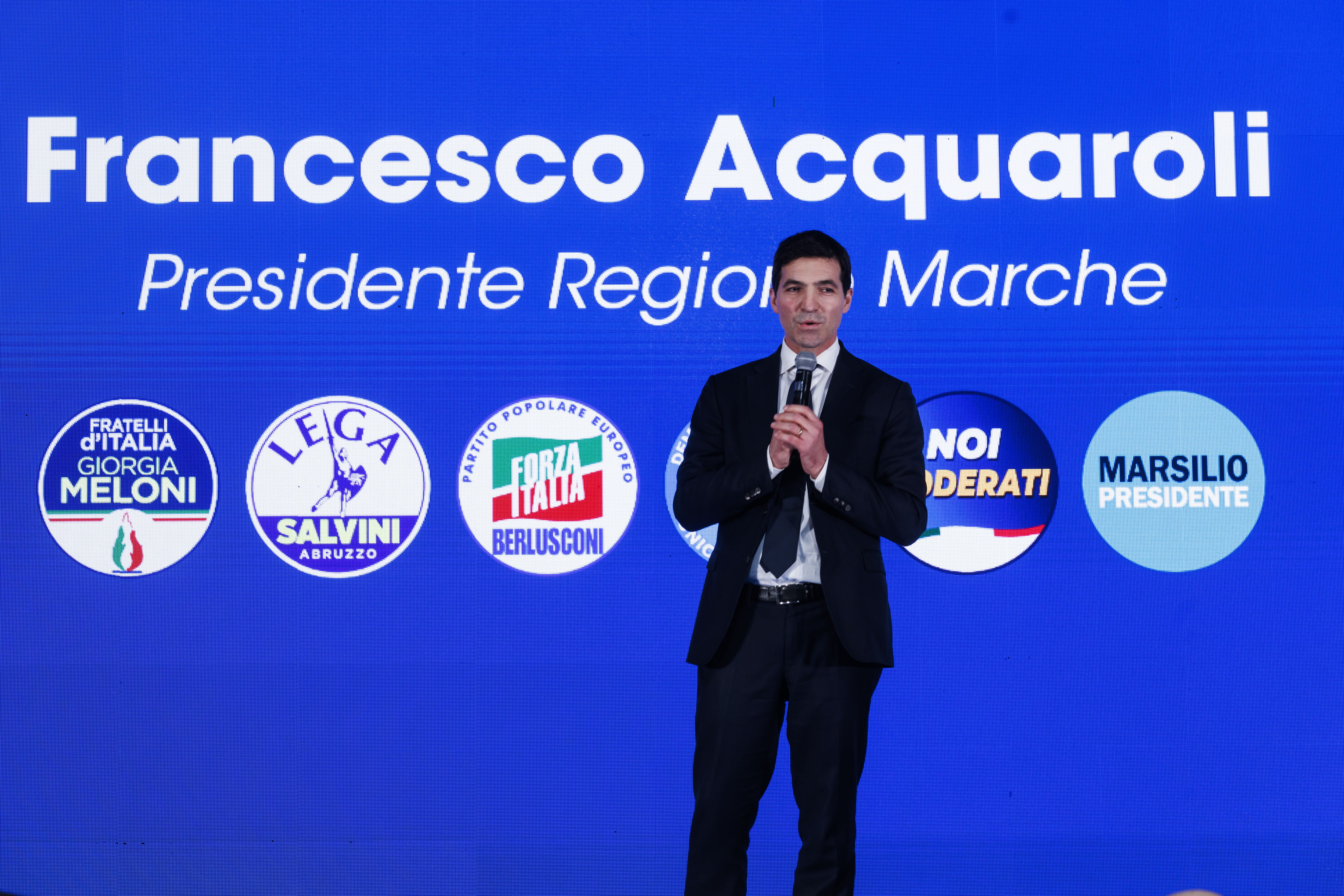 Nelle Marche vince ancora il centrodestra, rieletto Acquaroli. Meloni, "Gli elettori hanno…