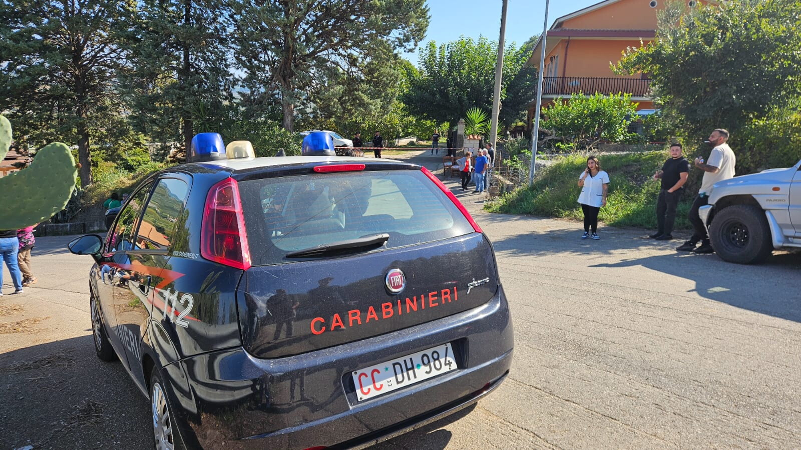 Fermato il marito della donna uccisa a colpi di pietra. I figli con lui, uno è morto