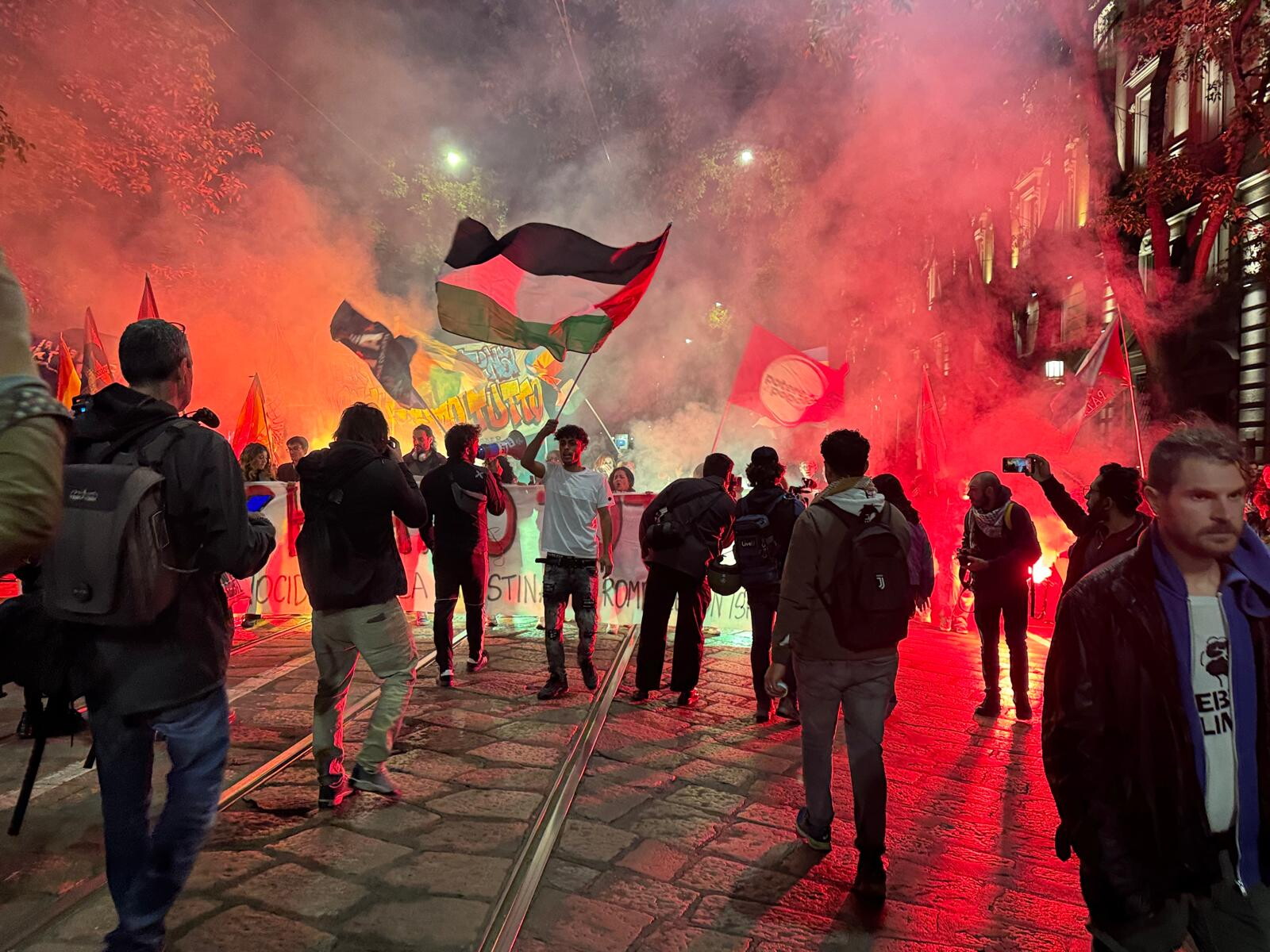 Proteste dei pro Pal in tutta Italia. Domani lo sciopero generale
