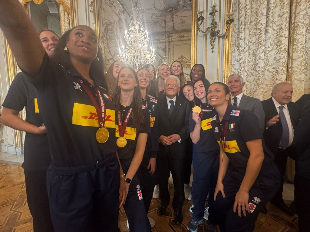 Mattarella riceve le Nazionali di Volley: "Siete state e siete stati formidabili"