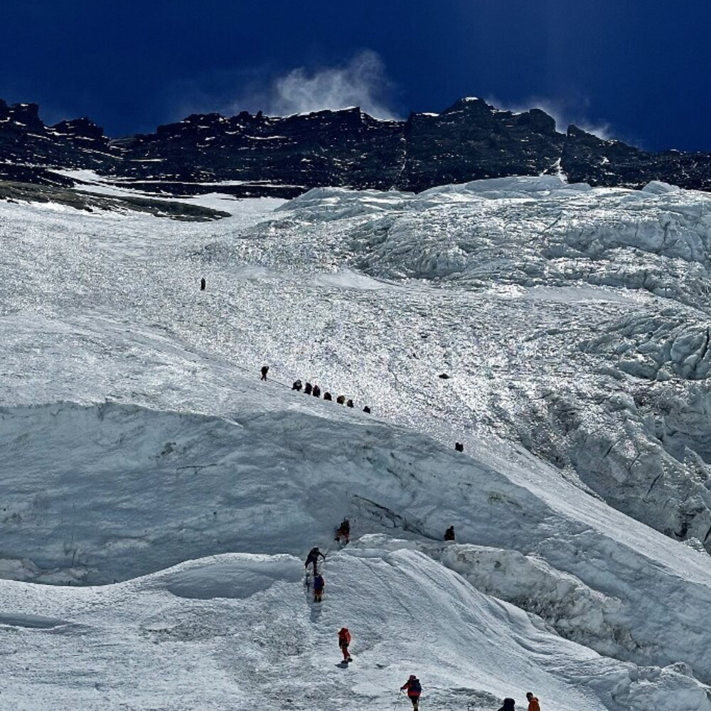 https://images.agi.it/pictures/agi/agi/2025/10/10/141353790-f24811b2-3782-4673-8632-57530754139d.jpg