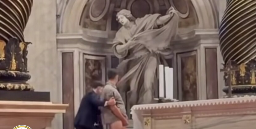 Un uomo entra a San Pietro e urina sull'altare