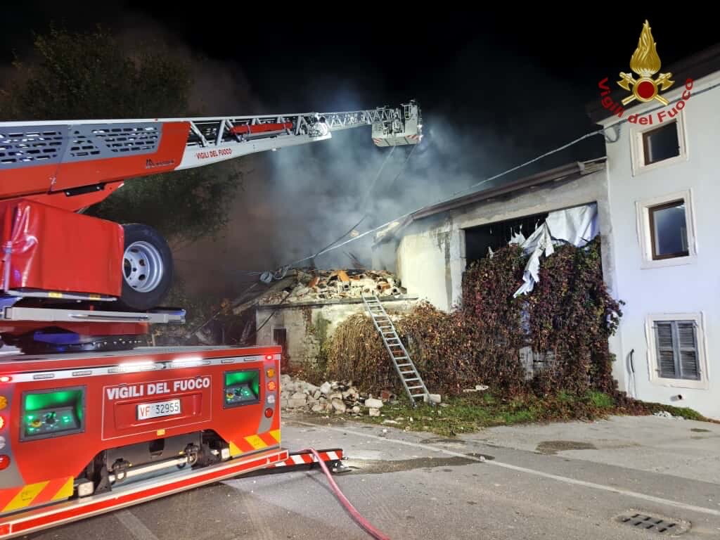 Esplode un casolare durante uno sgombero: morti tre carabinieri. Funerali di Stato e lutto nazionale