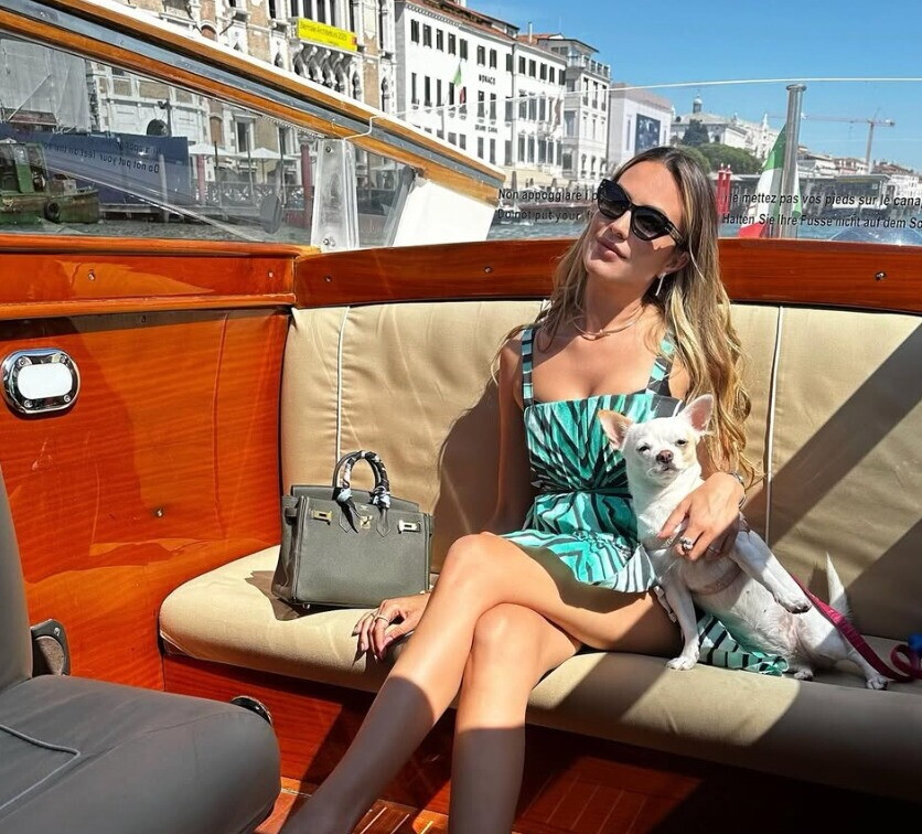 Ex modella e imprenditrice aveva sfilato un mese fa sul red carpet del Festival di Venezia