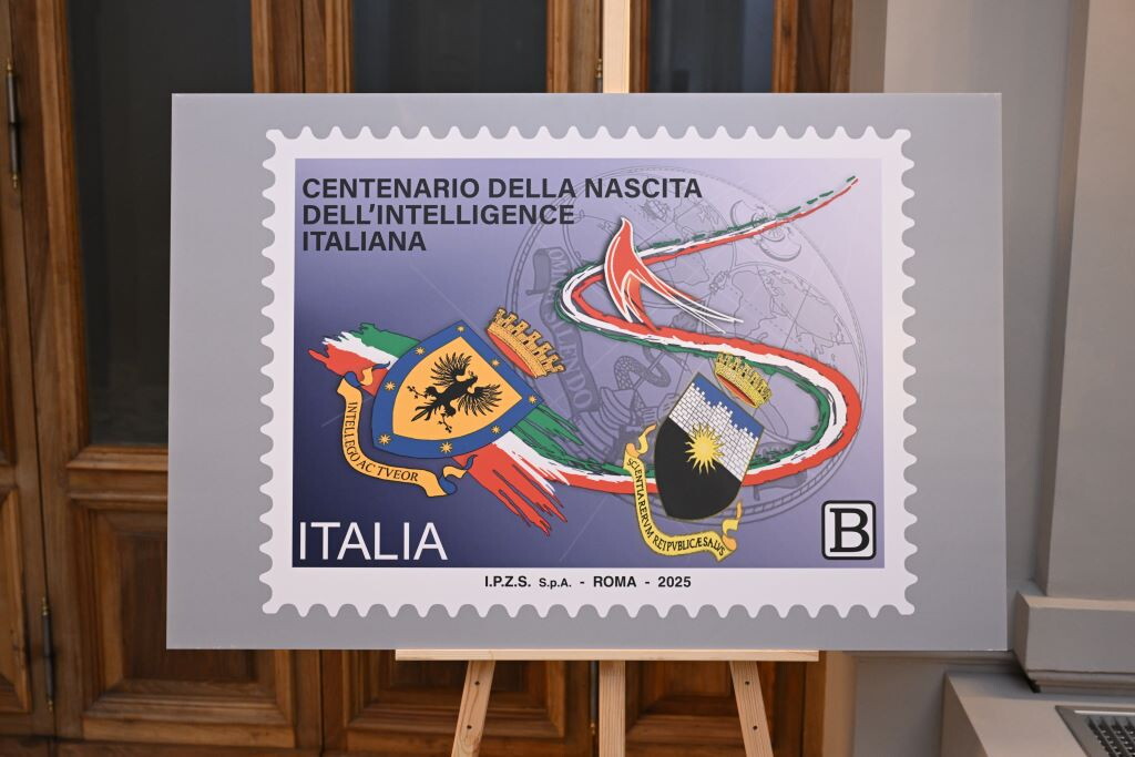 L'Intelligence italiana festeggia i 100 anni con un francobollo e una moneta commemorativa