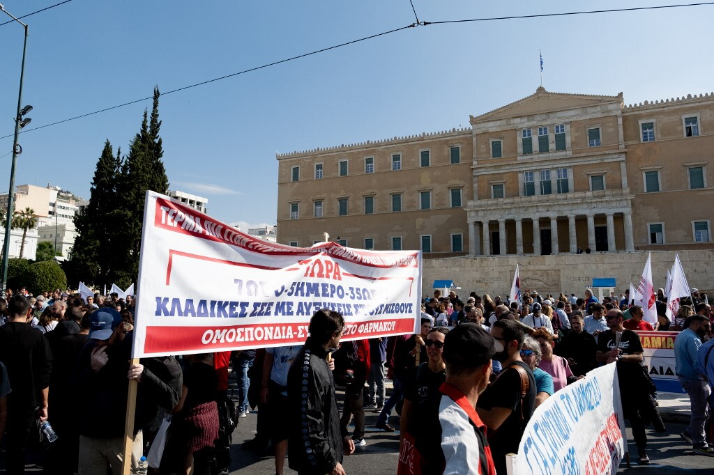 La Grecia protesta contro la giornata lavorativa di 13 ore