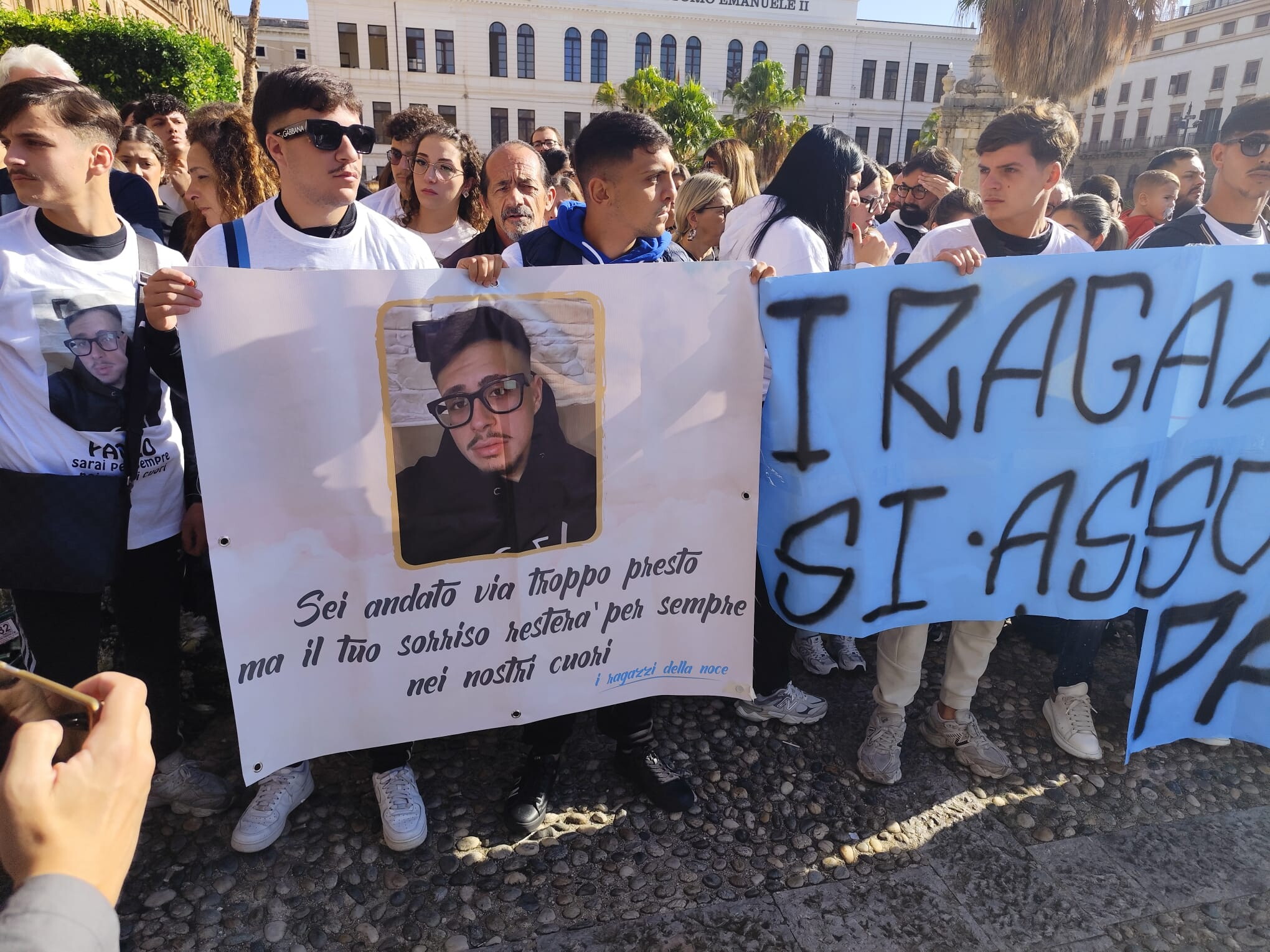 I funerali di Paolo Taormina, città in lutto