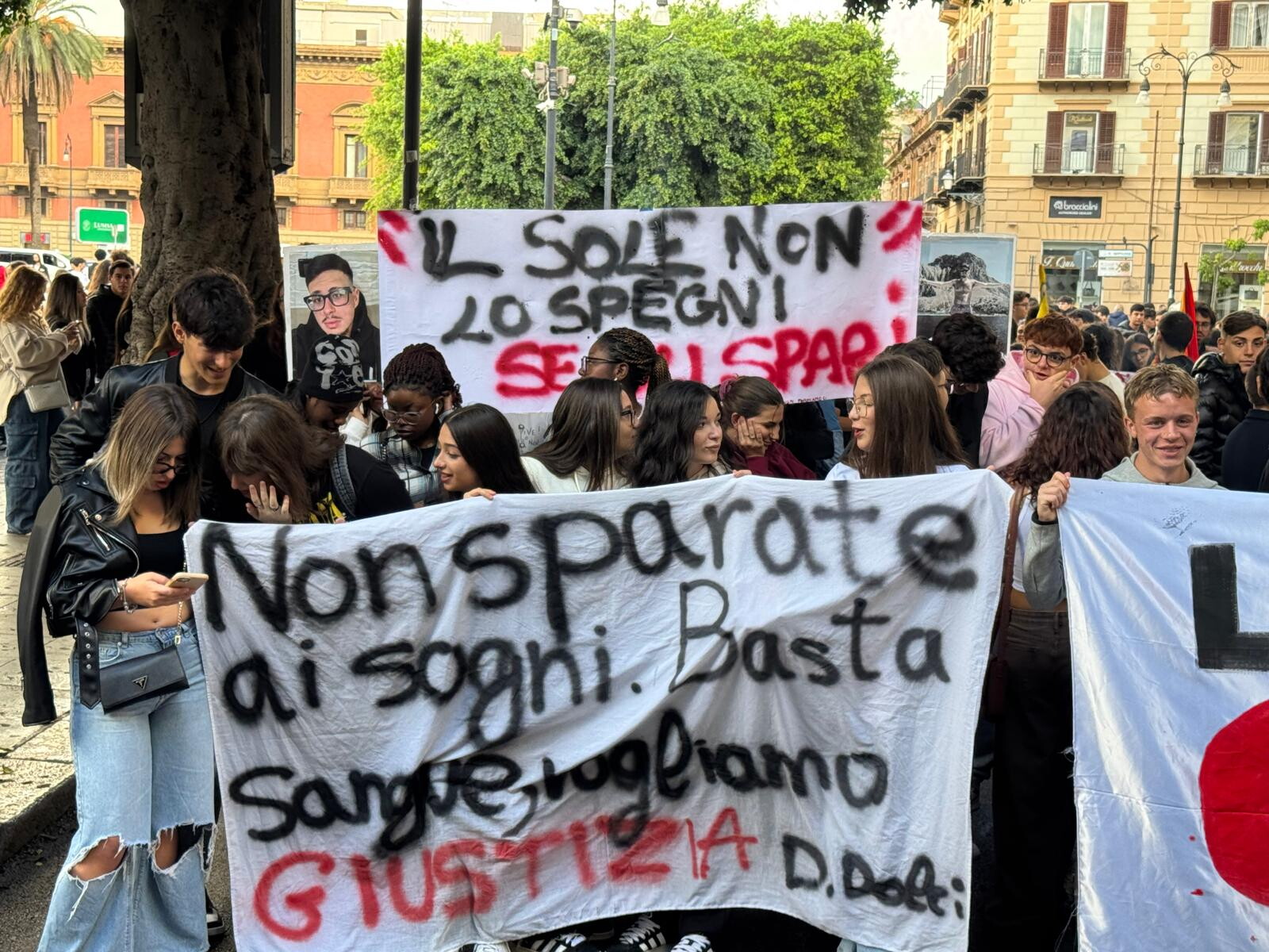 Omicidio di Paolo Taormina: l'urlo degli studenti in strada a Palermo