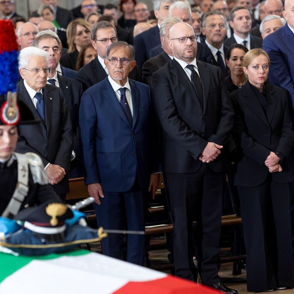 Mattarella e Meloni a i funerali dei tre carabinieri morti nell'esplosione. Monsignor Saba...