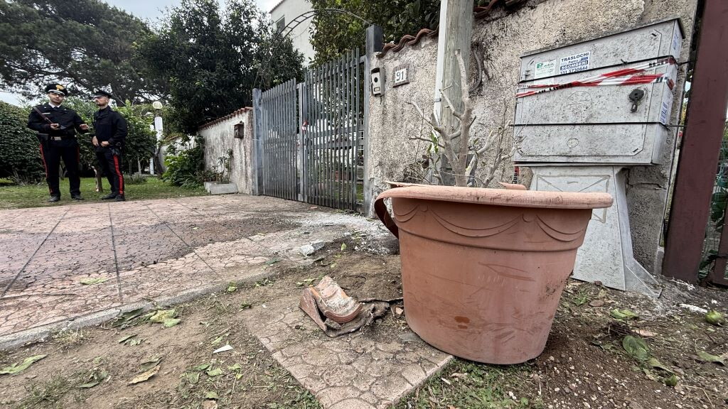 Attentato a Sigfrido Ranucci: i carabinieri del Ris analizzano l’ordigno esploso a Pomezia