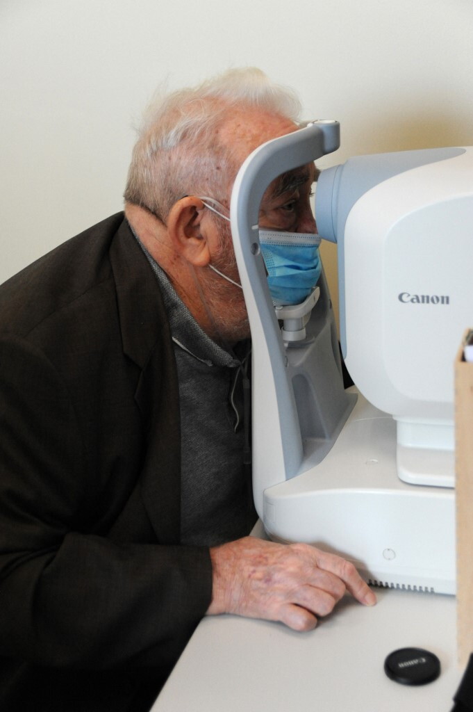 Nuovo impianto retinico restituisce la vista in pazienti con degenerazione maculare