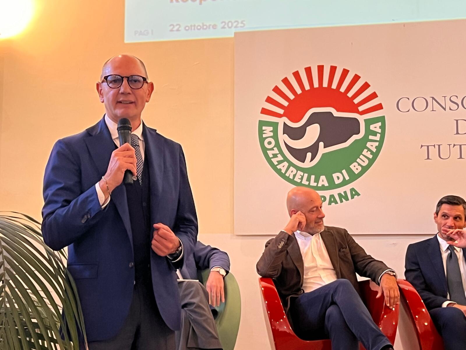 La mozzarella di bufala Dop è il cibo dell'amore in Europa e raggiunge un pubblico digital...