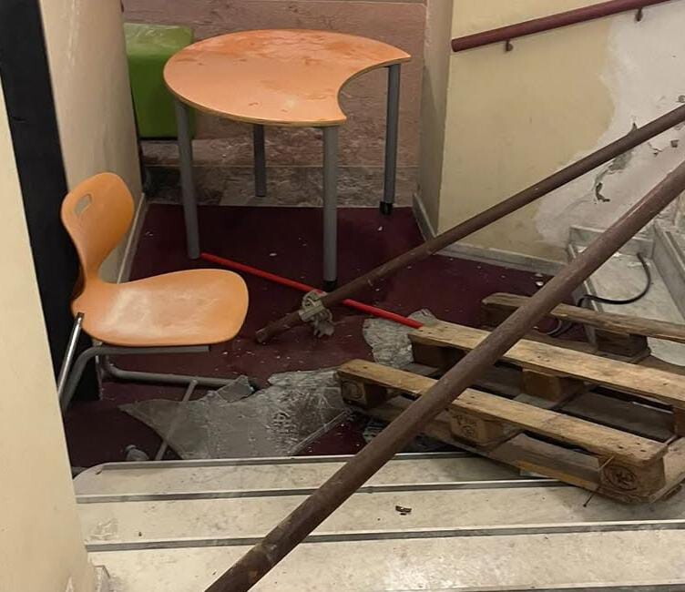 Un gruppo di studenti picchia due docenti a Parma, "per un rimprovero"