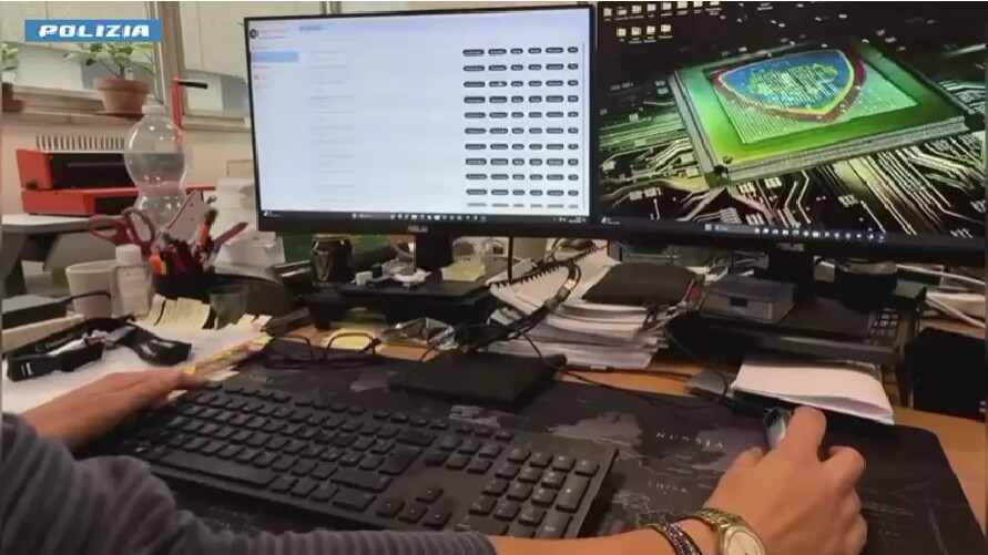 Creava foto pedopornografiche con l'intelligenza artificiale, un 52enne arrestato a Venezia