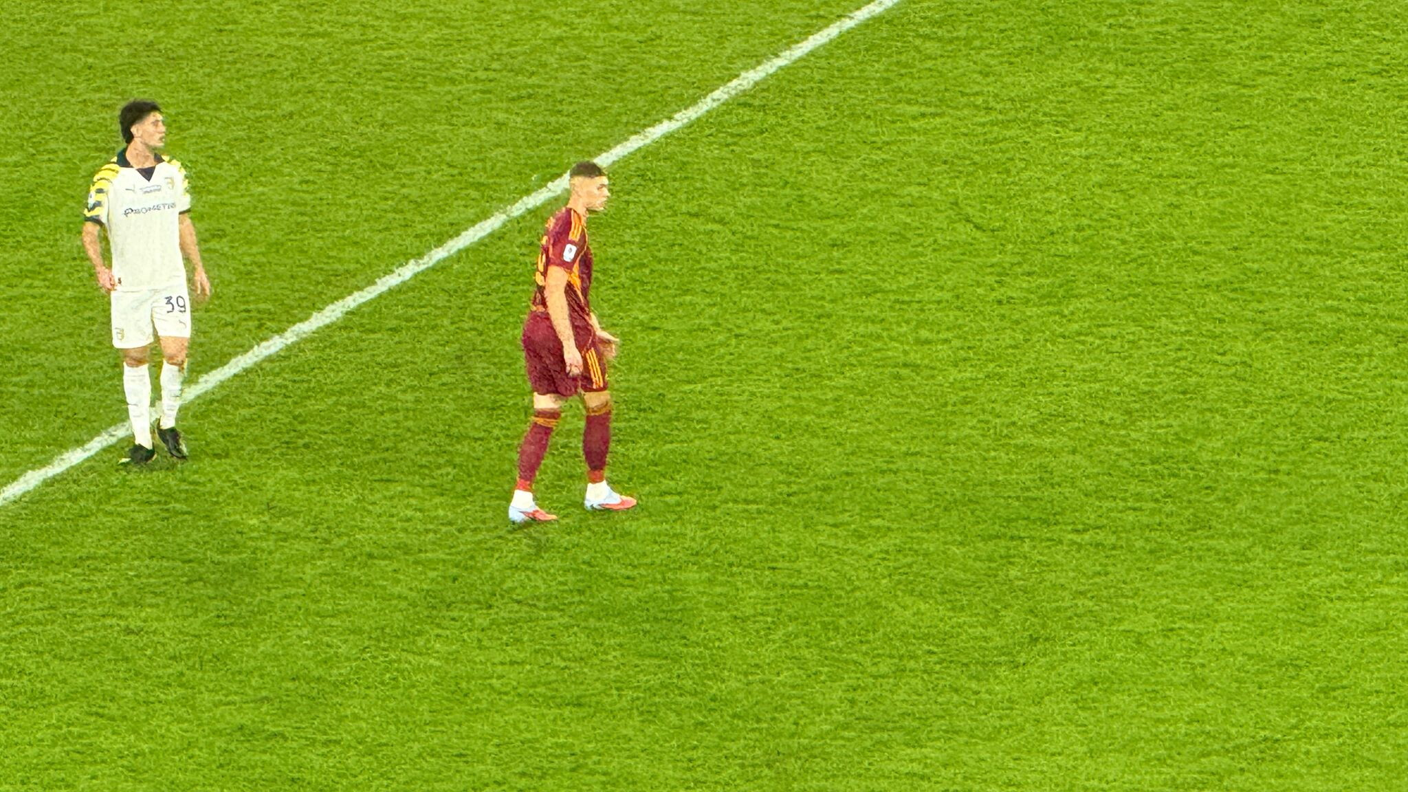 La Roma batte 2-1 il Parma e torna in vetta alla classifica