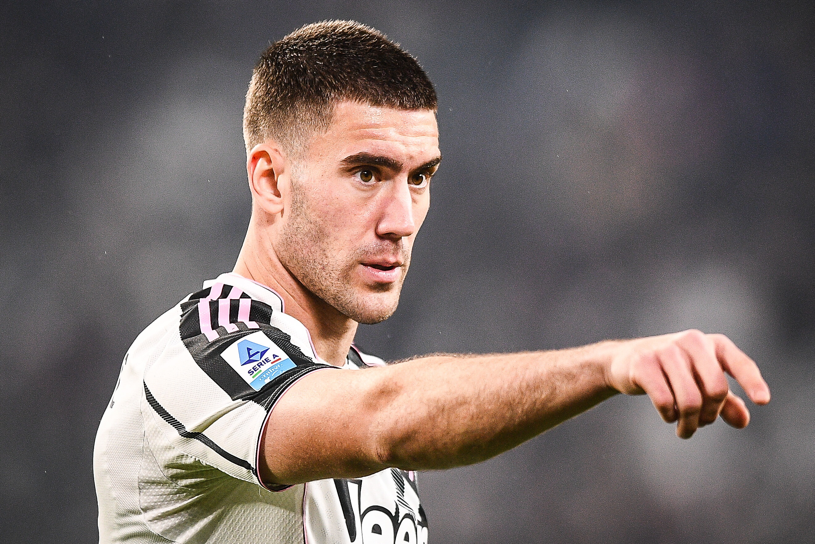 Vittorie interne per Juve, Inter e Como. Cremonese vince in casa del Genoa. Bologna-Torino 0-0