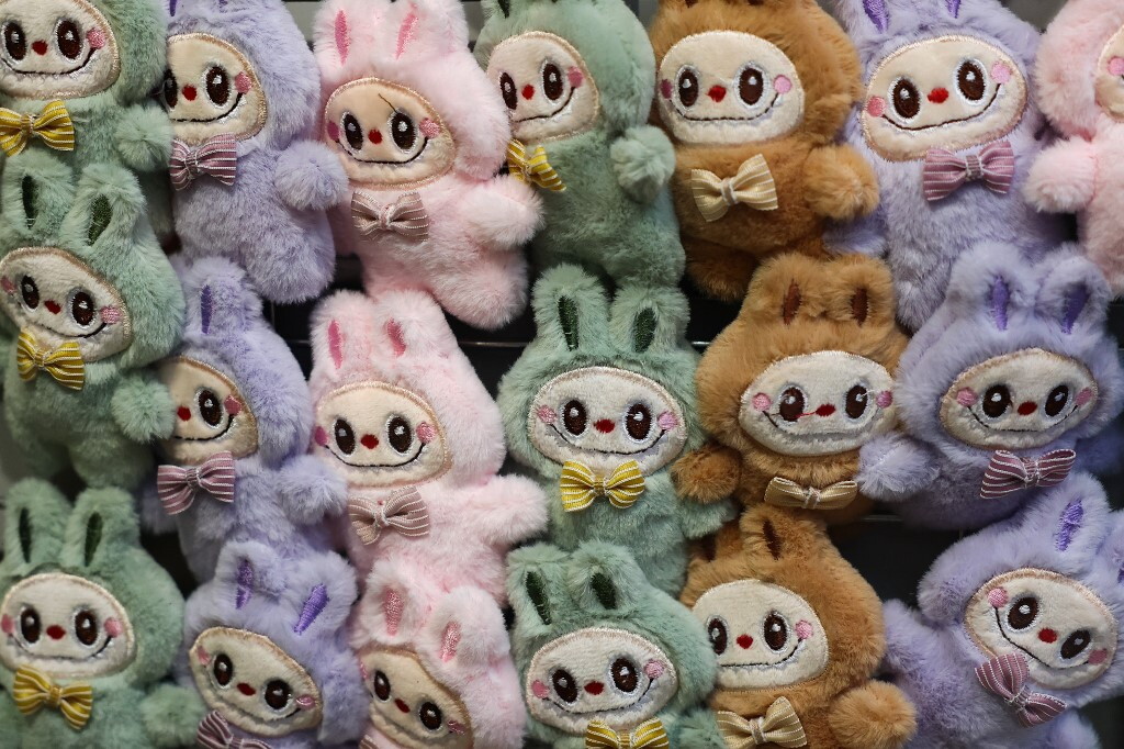 Scoppia la Labubu-mania: il business milionario nato da un’illustrazione