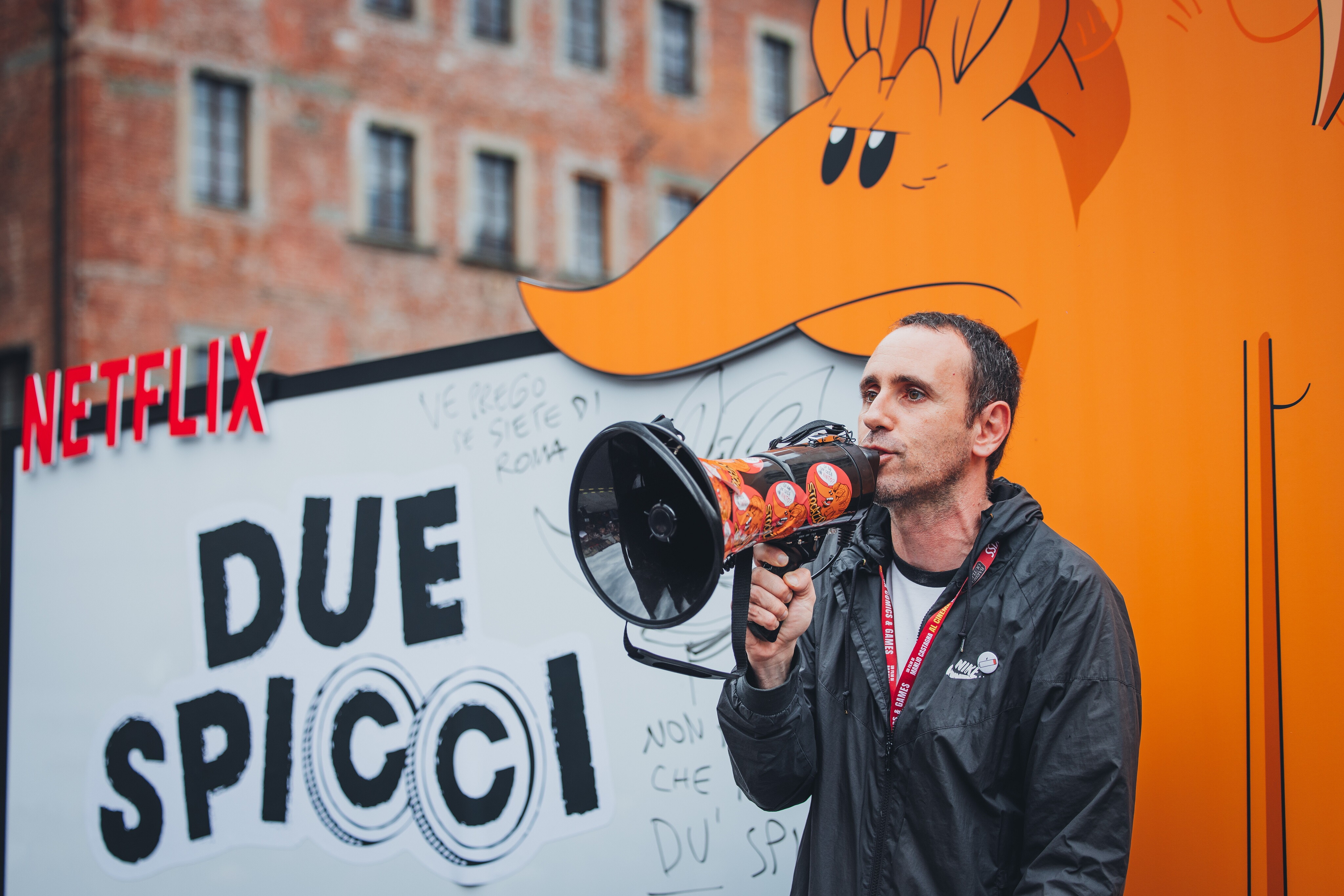 Zerocalcare (con l'Armadillo) annuncia la nuova serie "Due spicci"