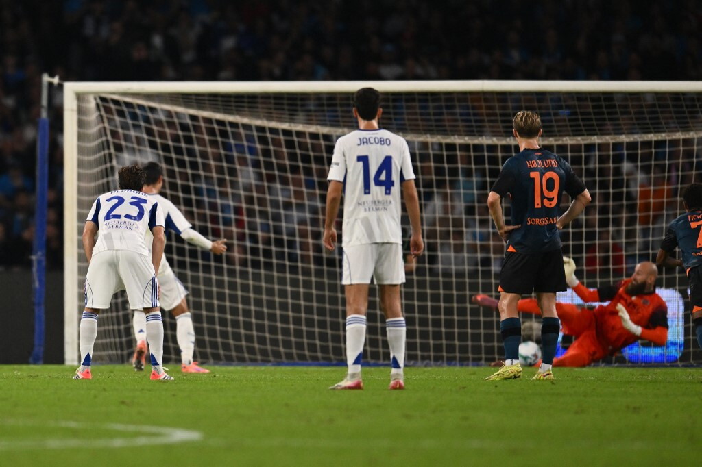 Il Como frena il Napoli al Maradona e si mangia le mani