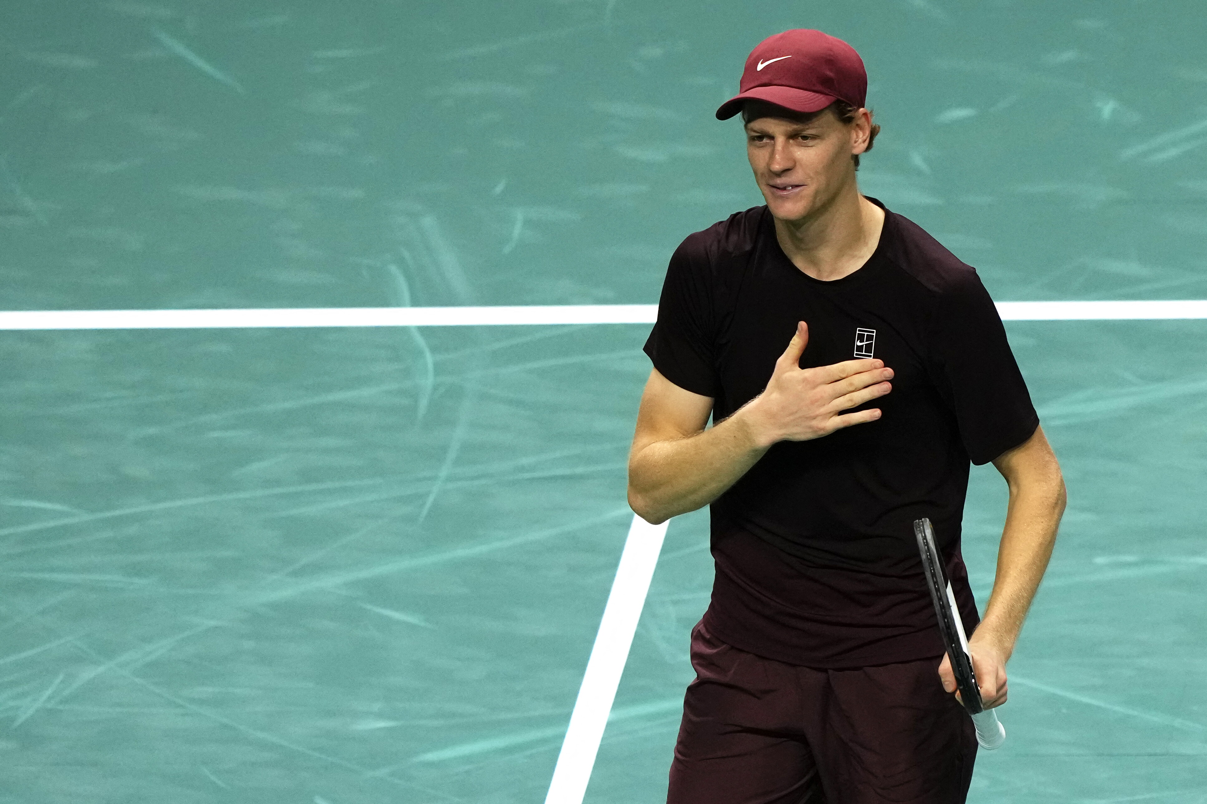 Sinner batte Aliassime a Parigi e torna numero 1 al mondo