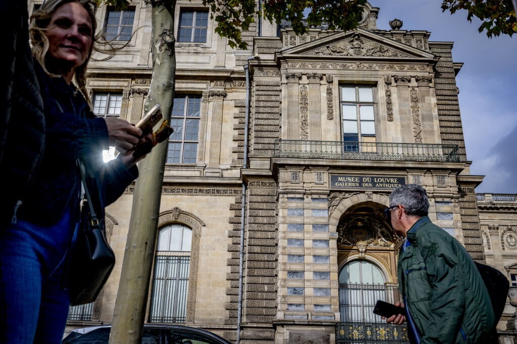 Francia: manifestanti impediscono l'accesso al Louvre