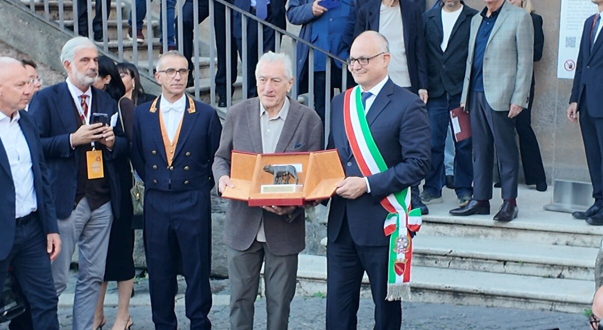 Robert De Niro riceve la Lupa Capitolina in Campidoglio, "Roma opera d'arte"
