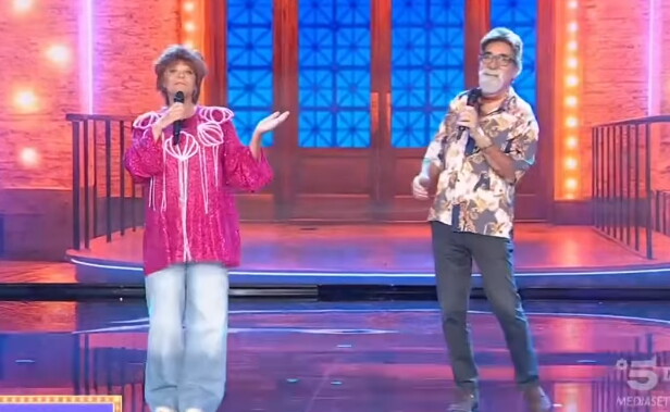L'ultima apparizione tv di Vessicchio virale: interpreta Fedez in un duetto con la De Filippi