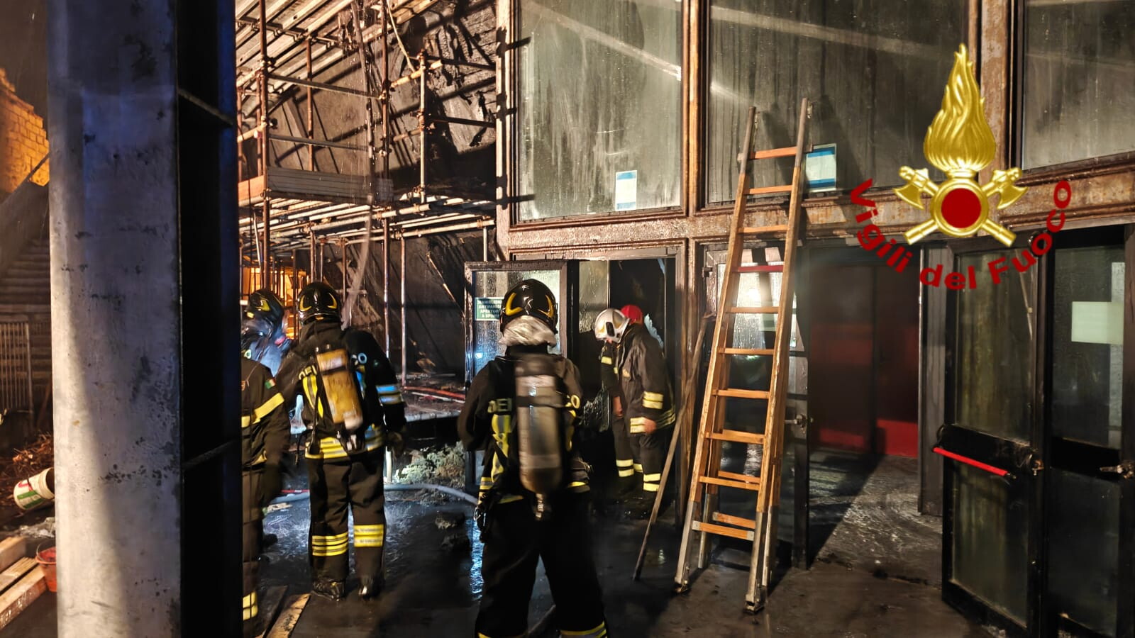 A fuoco il "Ciotolone" di Catania, si indaga per disastro colposo