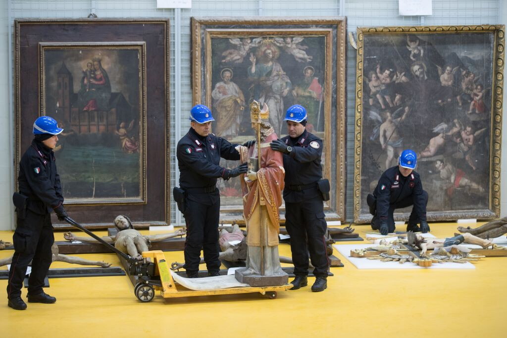 Cosa fare se trovo un bene archeologico in giardino? I consigli dei Carabinieri