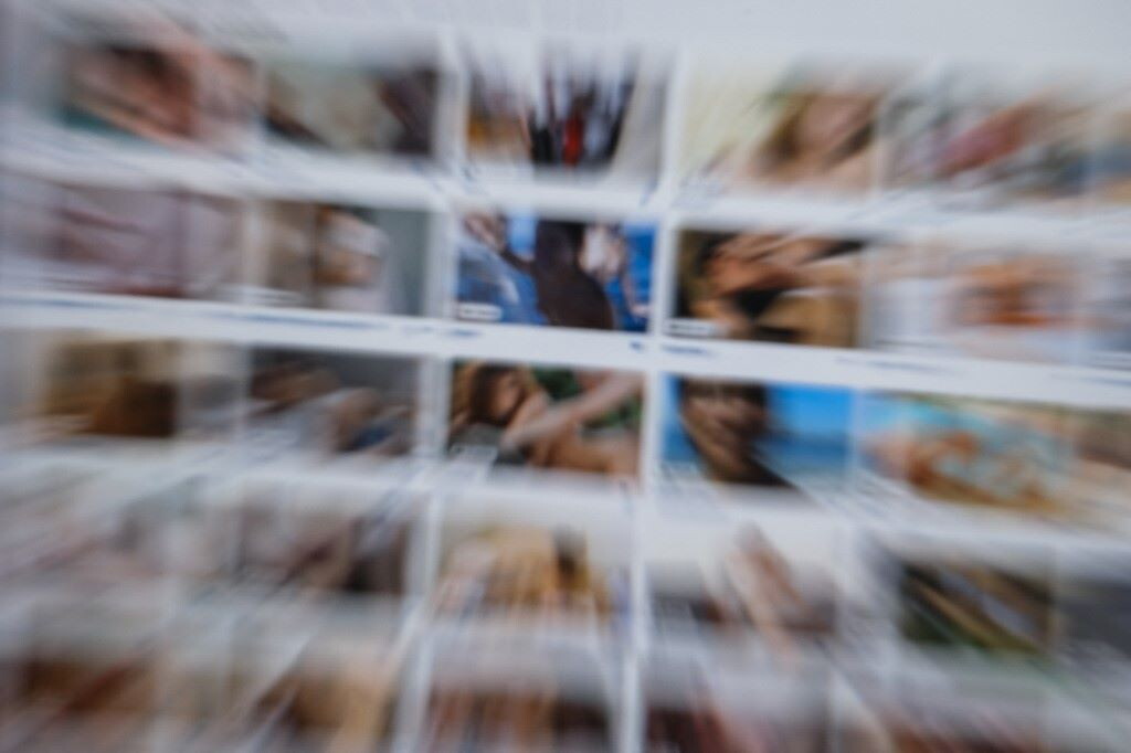 Siti porno: da oggi scatta l'obbligo di verifica della maggiore età degli utenti